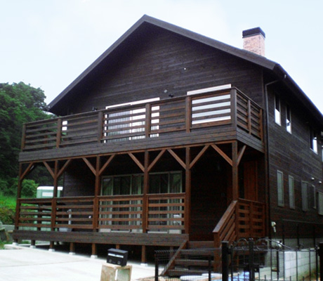 イメージはログハウス家の外も中も木でいっぱい